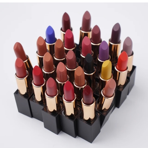 Janiah'z beauty & essentials matte lip stick - Picture 5 of 7